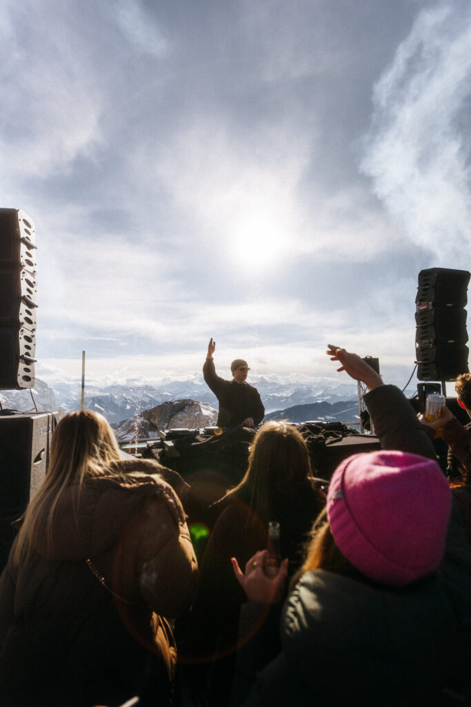 HARMLOS Pilatus White Day Dance 2025 00040