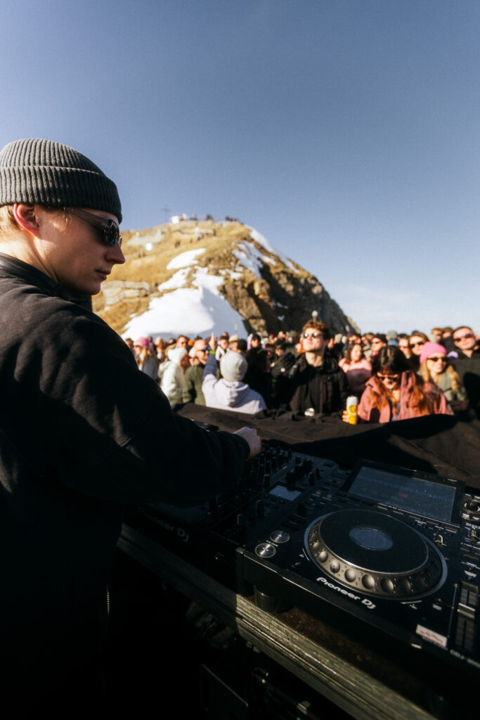 HARMLOS Pilatus White Day Dance 2025 00044