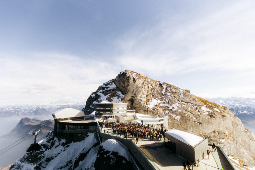 HARMLOS Pilatus White Day Dance 2025 00047