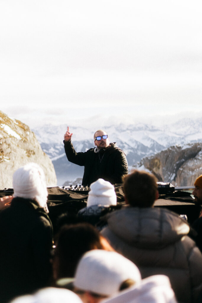 HARMLOS Pilatus White Day Dance 2025 00081