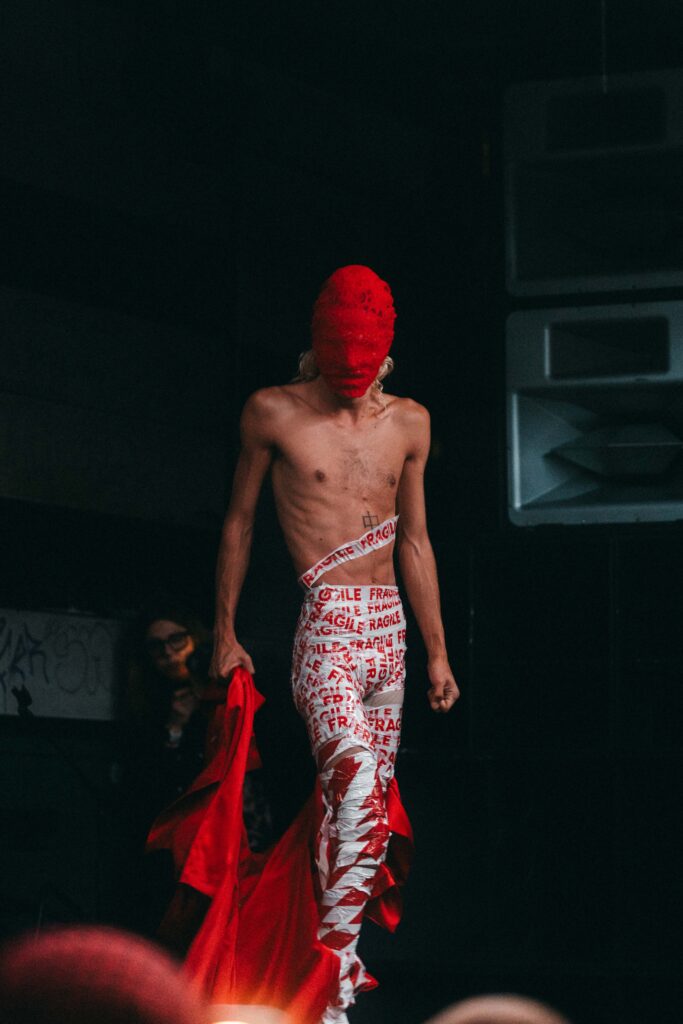 Famil Zaman Performance art Tillatec 202500023