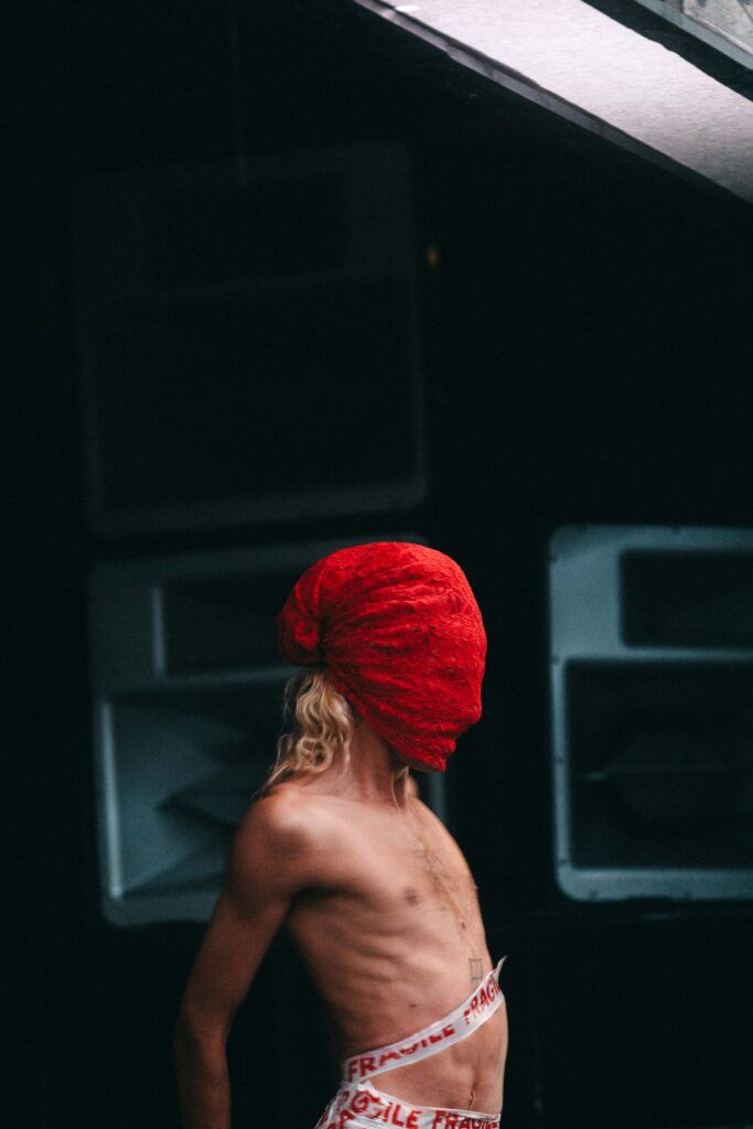 Famil Zaman Performance art Tillatec 202500024