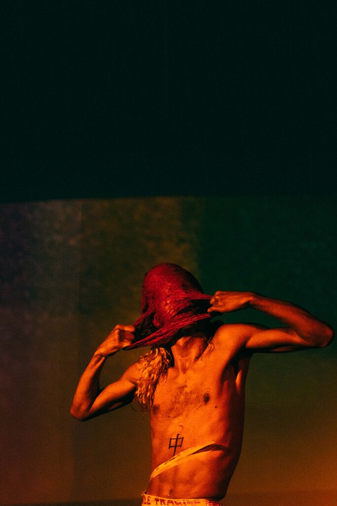 Famil Zaman Performance art Tillatec 202500031