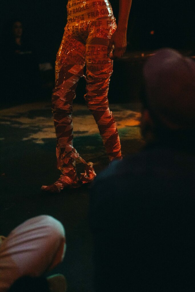 Famil Zaman Performance art Tillatec 202500035