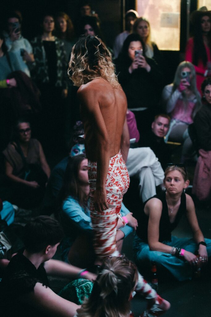 Famil Zaman Performance art Tillatec 202500039