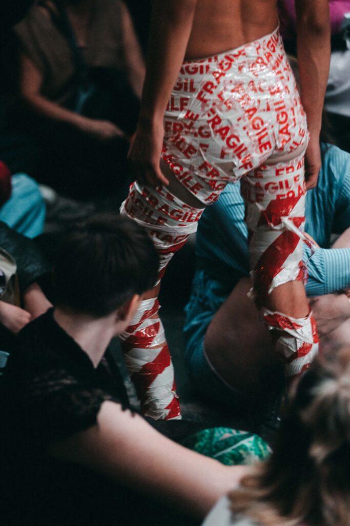 Famil Zaman Performance art Tillatec 202500040