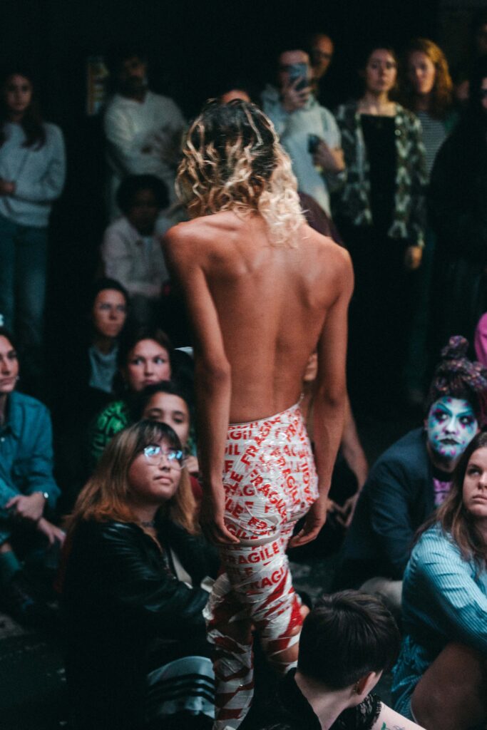 Famil Zaman Performance art Tillatec 202500041